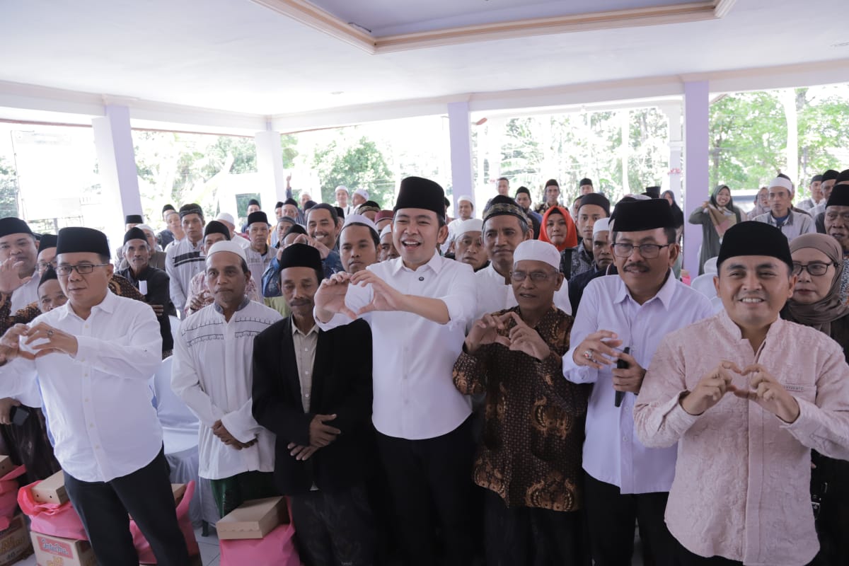 Bupati Fawait Sapa Guru Ngaji di Arjasa, Pastikan Insentif Disalurkan dengan Cara Terhormat
