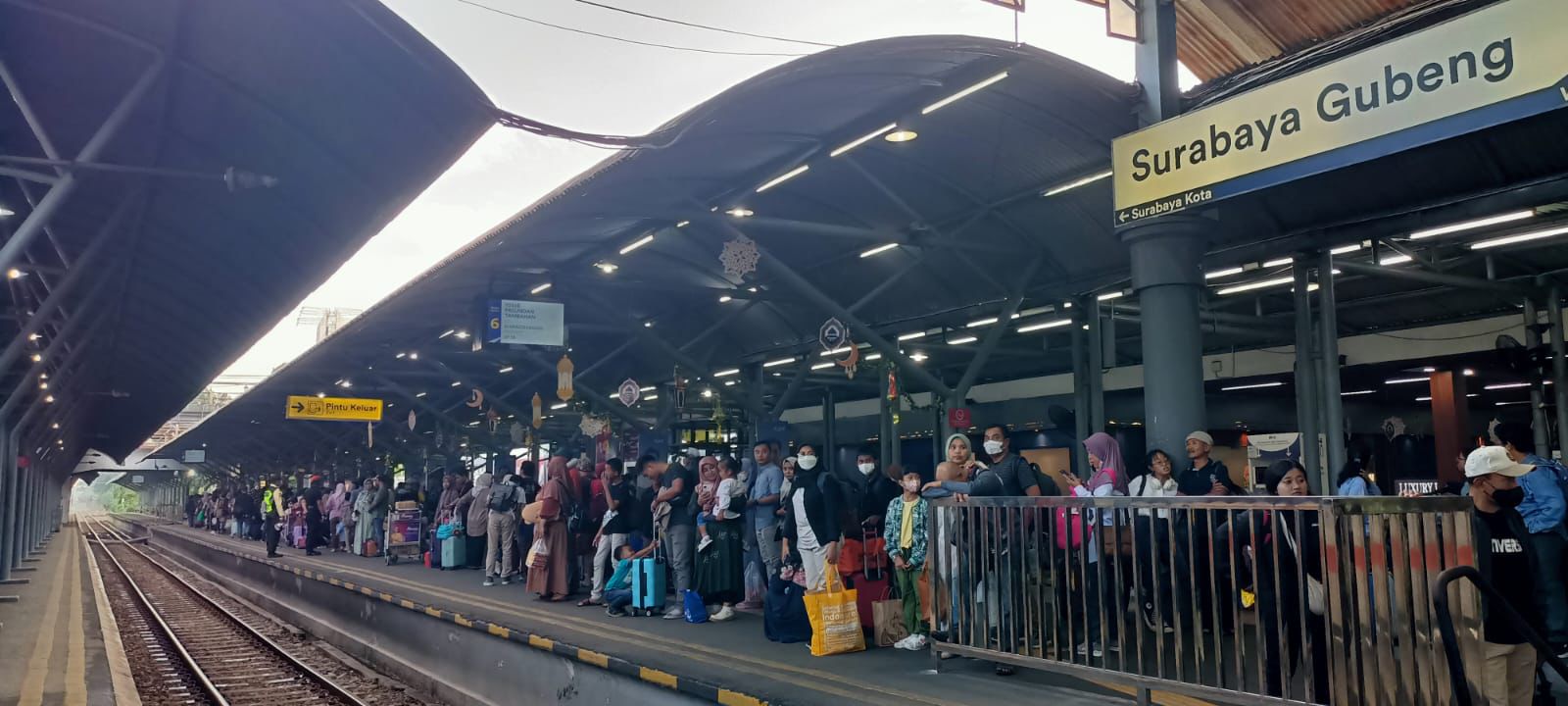 30 Ribu Lebih Penumpang Tiba di Seluruh Stasiun Surabaya di Masa Arus Balik H+4 Lebaran