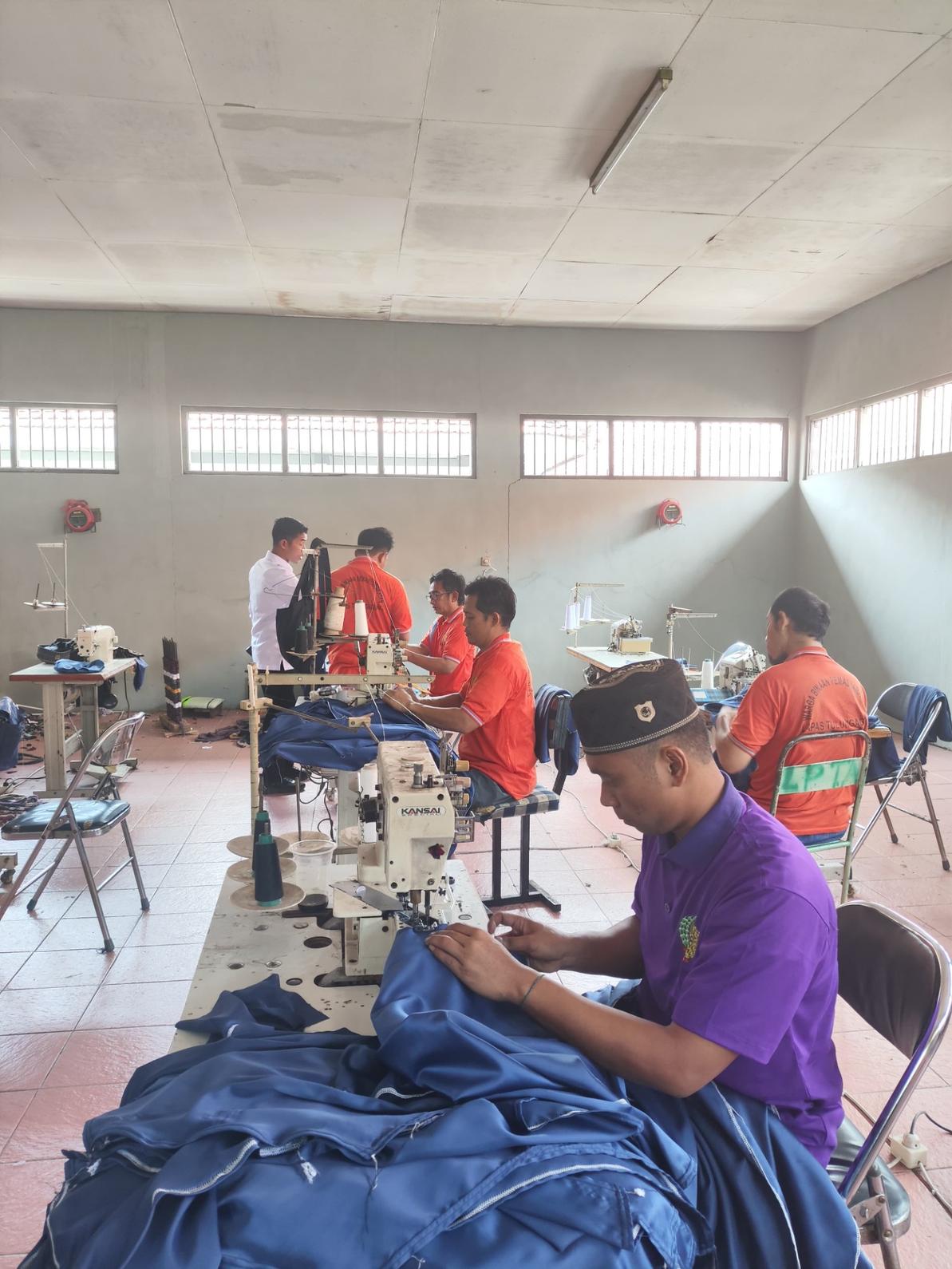 Lapas Kelas IIB Tulungagung Libatkan Warga Binaan Produksi Celemek untuk Program MBG