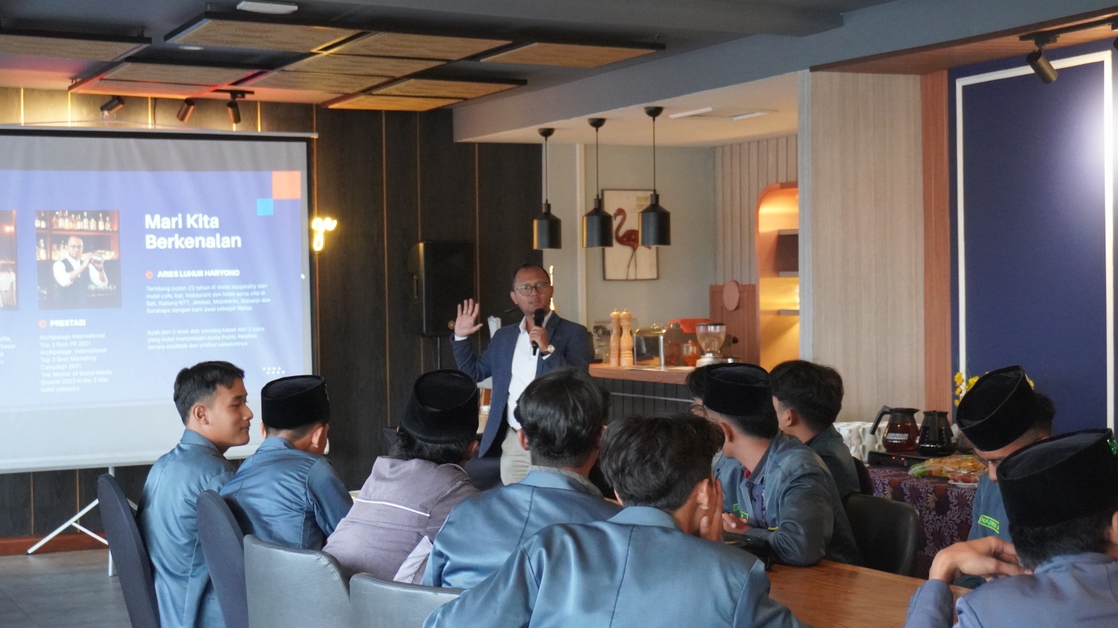 Aston Inn Jemursari Gelar 'The Art of Public Speaking & Coffee Trending 2025', Rayakan Semangat Sumpah Pemuda