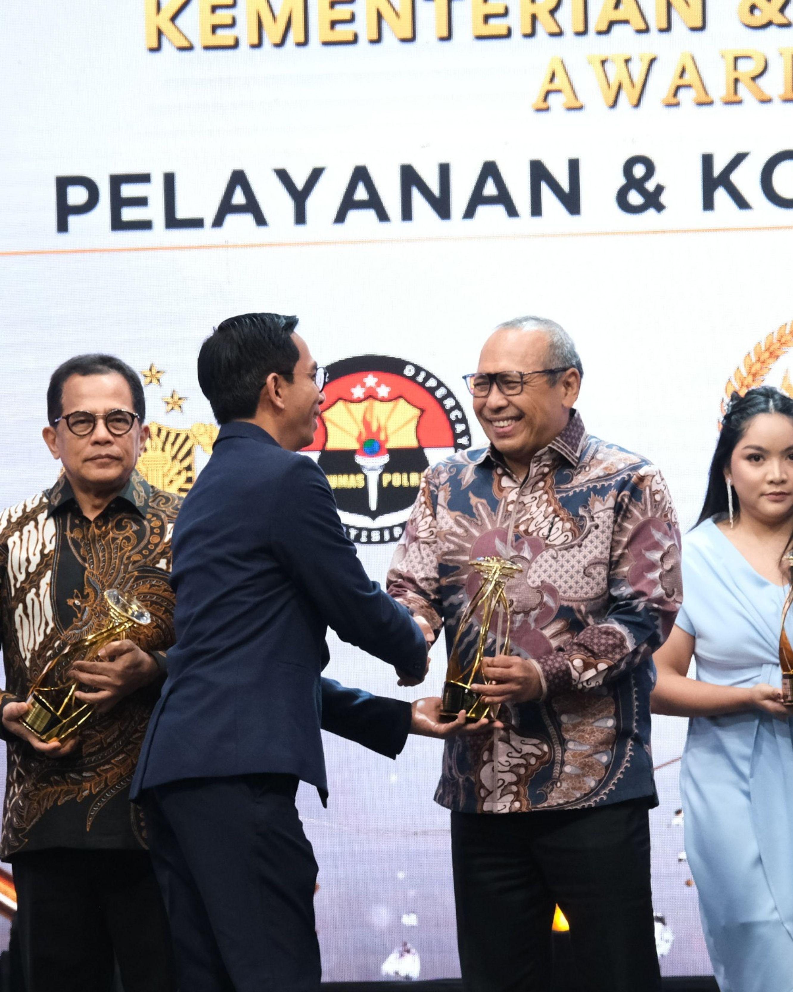 Berhasil Ciptakan Ekosistem Komunikasi, Kementerian ATR/BPN Terima Penghargaan Pelayanan dan Komunikasi Publik