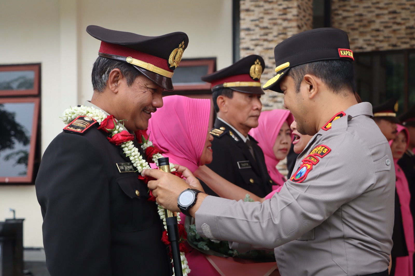 Kapolres Batu Lepas 6 Anggota Purna Tugas, Titip Pesan Jaga Tali Silaturahmi