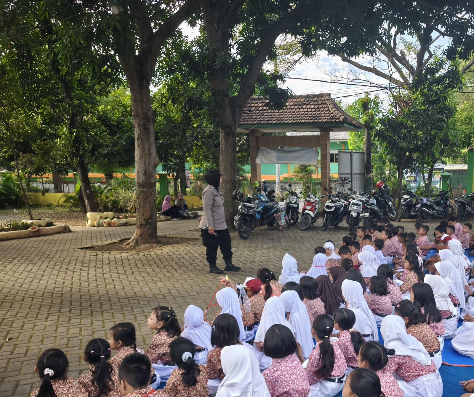 Polsek Beji Minta Anak-Anak SD Jauhi Bullying dan Patuhi Keselamatan Lalu Lintas