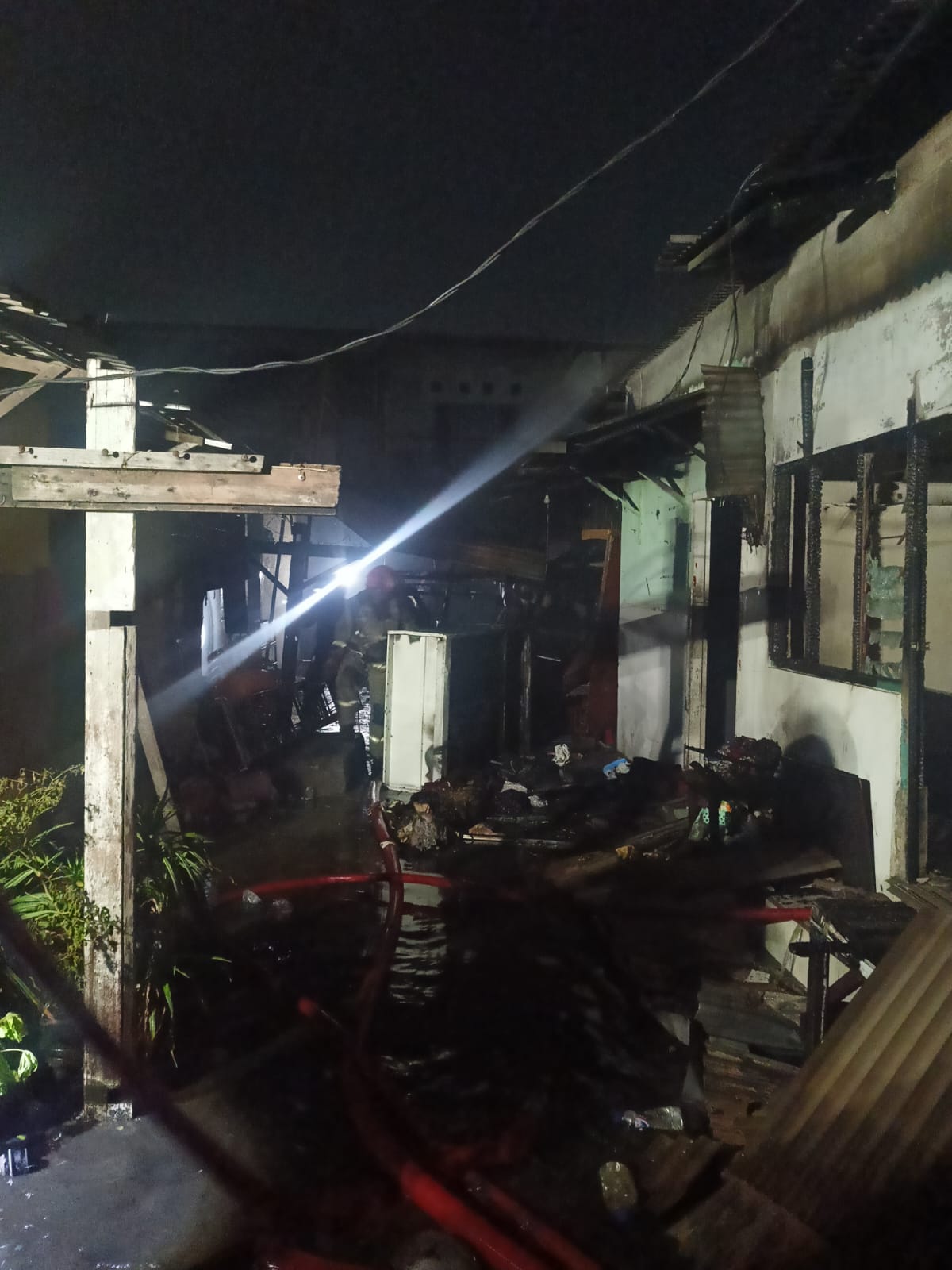 8 Rumah Kos di Jemur Wonosari Dilalap Api, Ada Bunyi Ledakan