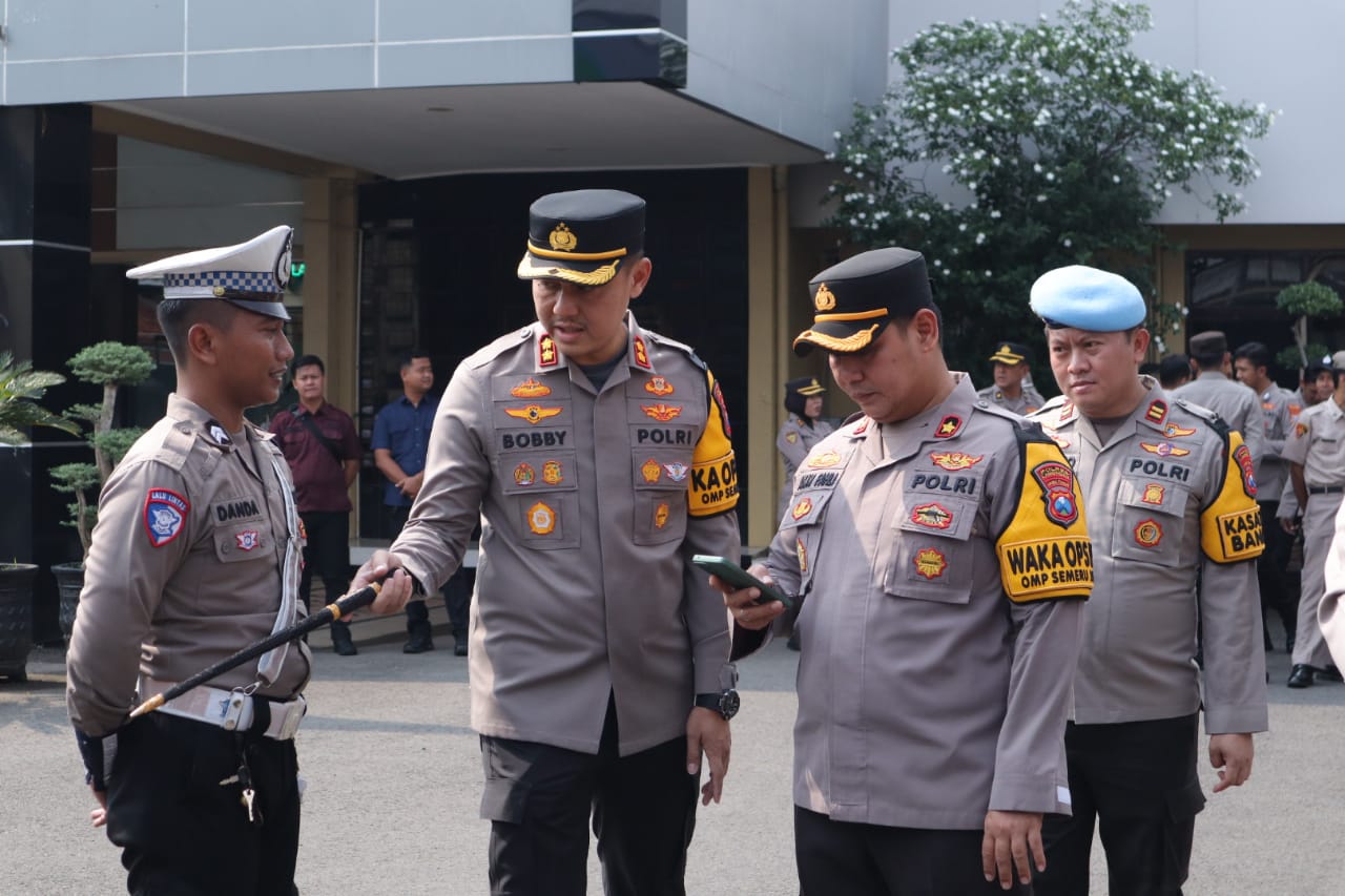 Kapolres AKBP Bobby Sidak Handphone Personel Polres Lamongan, Antisipasi Judi Online