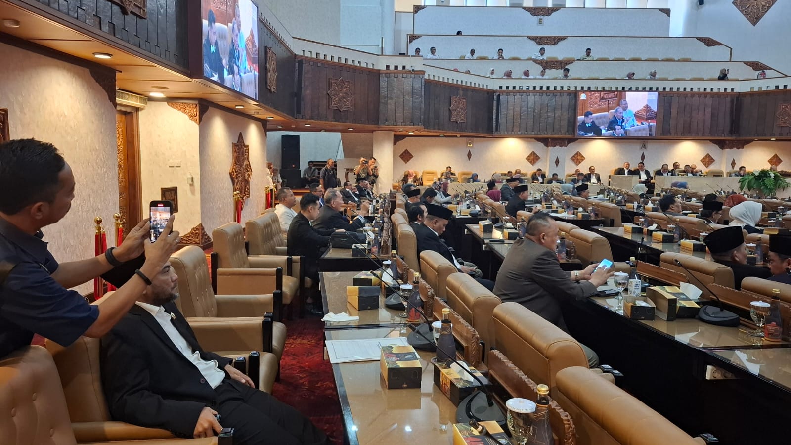 Golkar Interupsi Paripurna Penyampaian Nota Penjelasan Gubernur Jatim