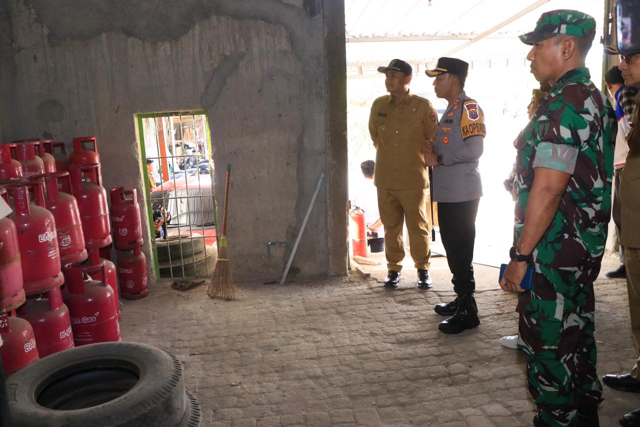 Pastikan Pasokan dan Harga Stabil, Kapolres Ngawi dan Forkopimda Cek Pangkalan LPG di Kedunggalar 