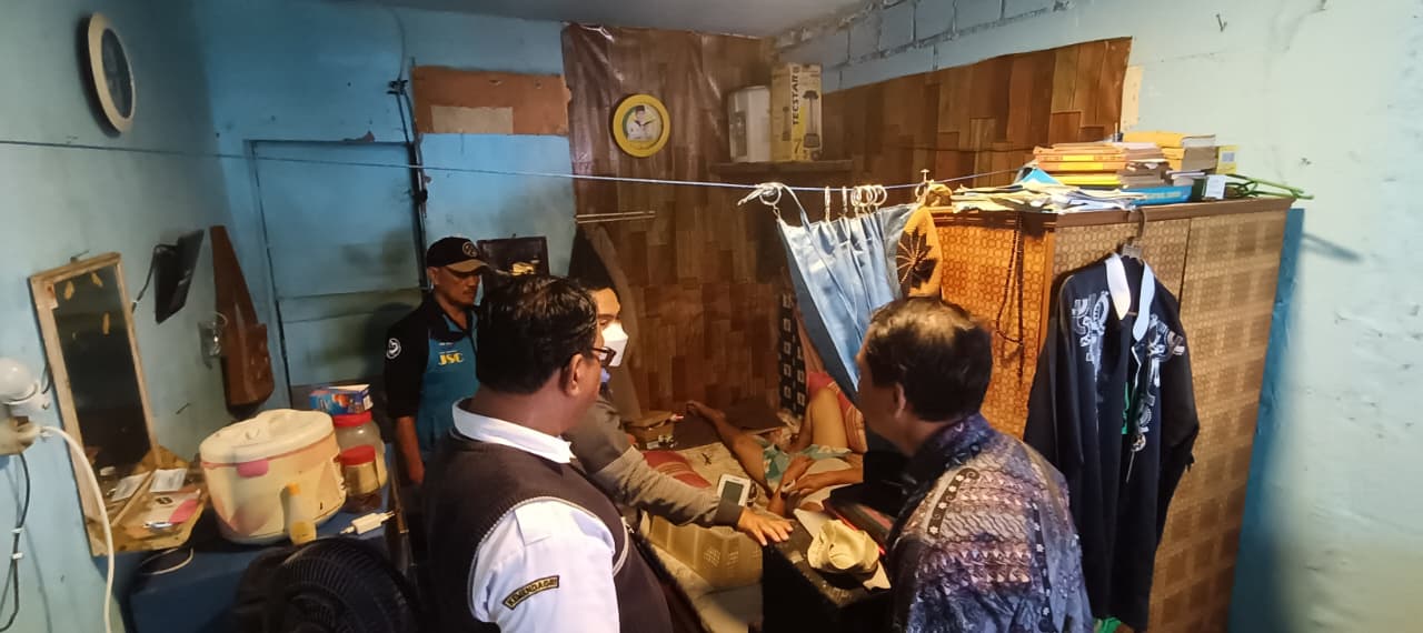 Sakit Kronis dan Hidup Sebatang Kara, Eks Imam Mushola di Tambakasri Dievakuasi Tim JSC Dinsos Jatim