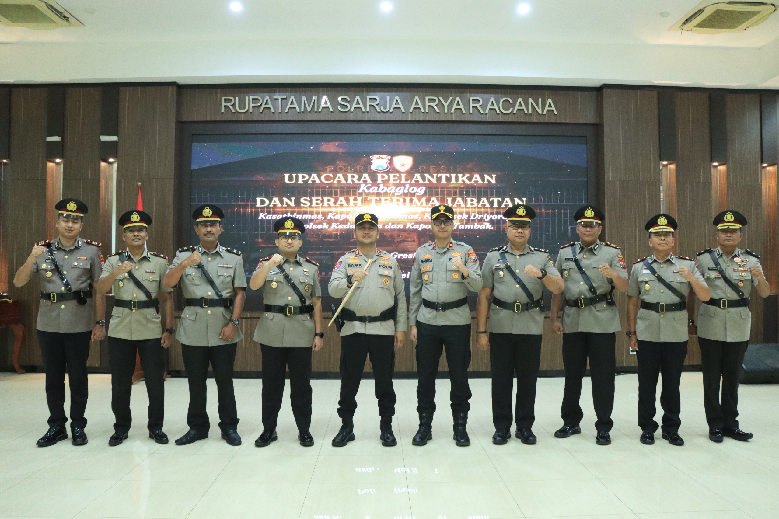 Perkuat Pelayanan Publik, Kapolres Gresik Pimpin Sertijab Sejumlah PJU dan Kapolsek Jajaran