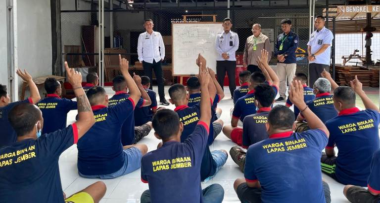 Pelatihan Meubelair Lapas Jember Bekali WBP Keterampilan Siap Kerja