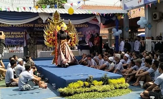 Warga Binaan Lapas Mojokerto Adu Kreativitas Fashion Show 