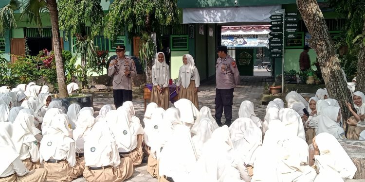 Kapolsek Rejotangan Ajak Pelajar MAN 3 Tulungagung Jadi Generasi Disiplin dan Anti Narkoba