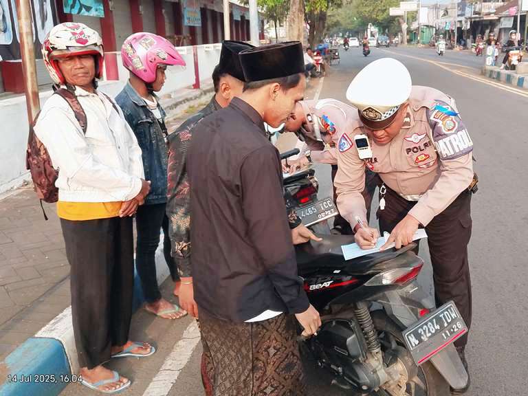 Hampir 2.000 Pelanggar Terjaring Operasi Patuh Semeru 2025 di Pasuruan, Didominasi Pengendara Motor   