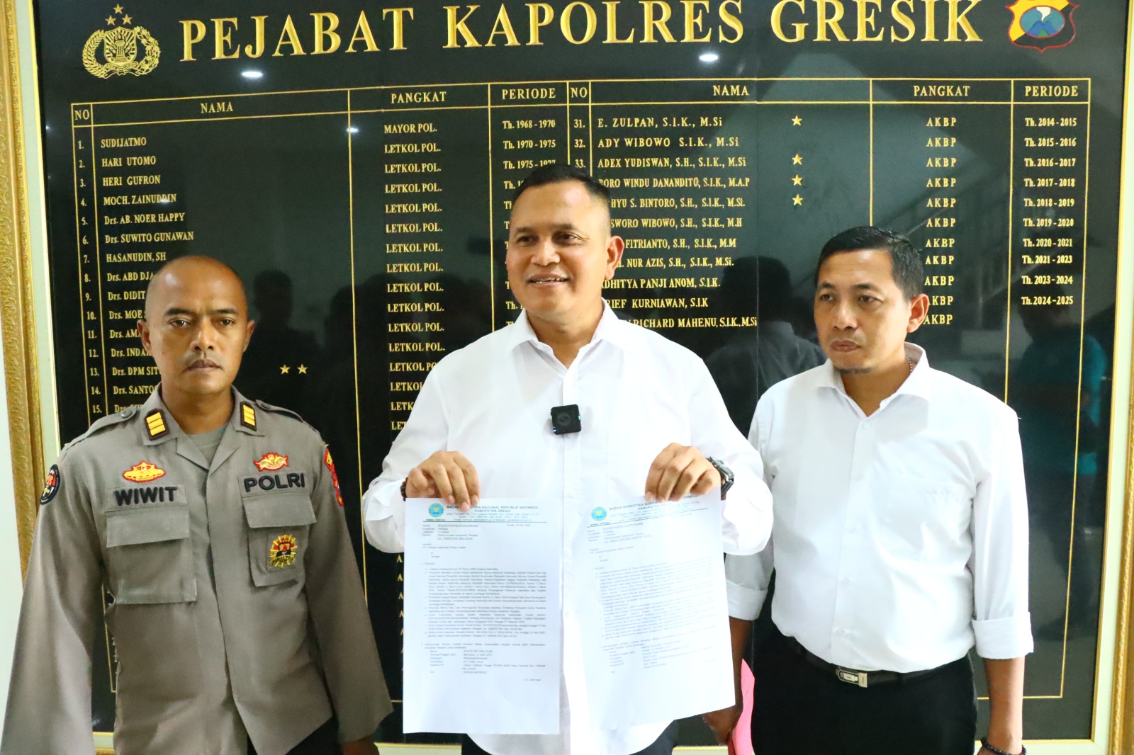 Polres Gresik Serahkan Kades dan Nelayan Pulau Bawean Direhabilitasi di BNNK 
