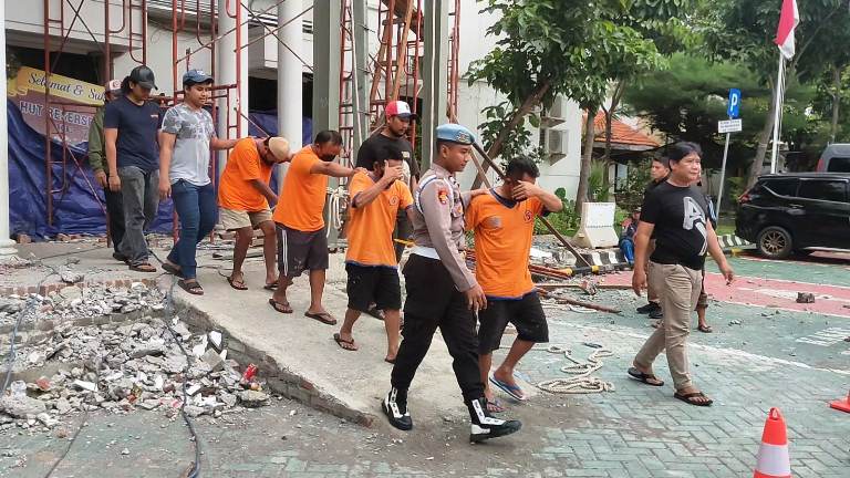 Polrestabes Surabaya Bongkar Pengoplosan Elpiji 3 Kg ke 12 Kg, Raup Miliaran Rupiah