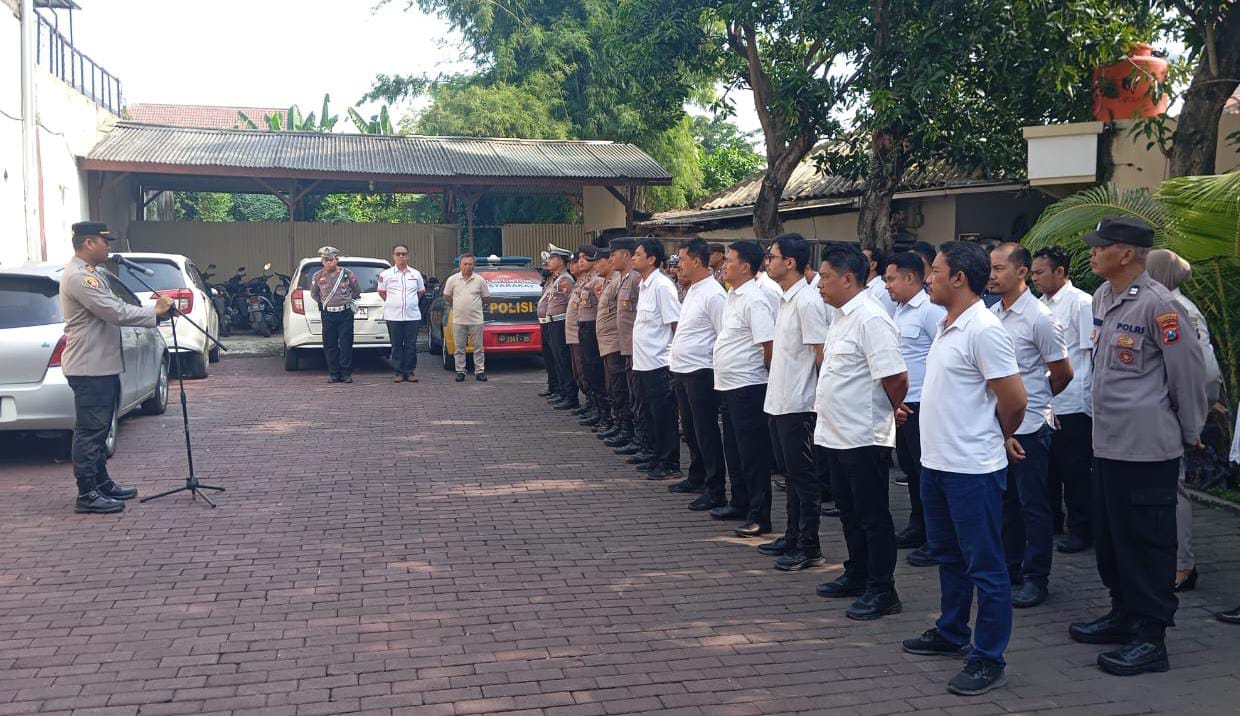 Kapolsek Tandes Sampaikan Arahan dan Penekanan Polri di Giat Apel Rutin
