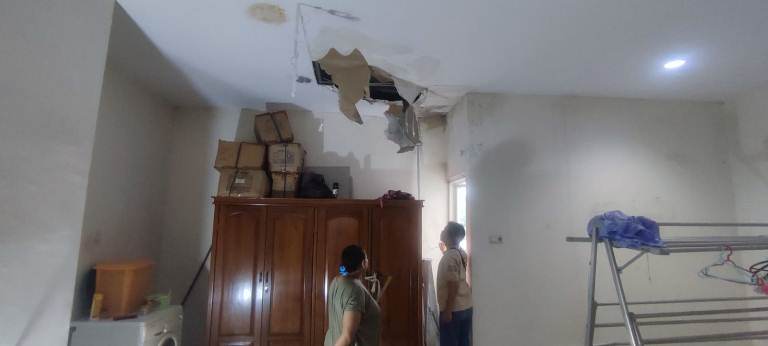 Jebol Plafon, Rumah Darmo Indah Selatan Digarong