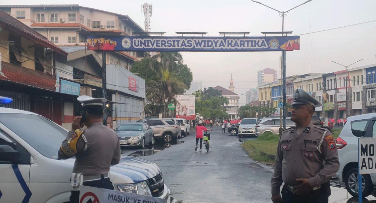 Polsek Mulyorejo Kawal HUT Ke-87 YPPI di Universitas Widya Kartika