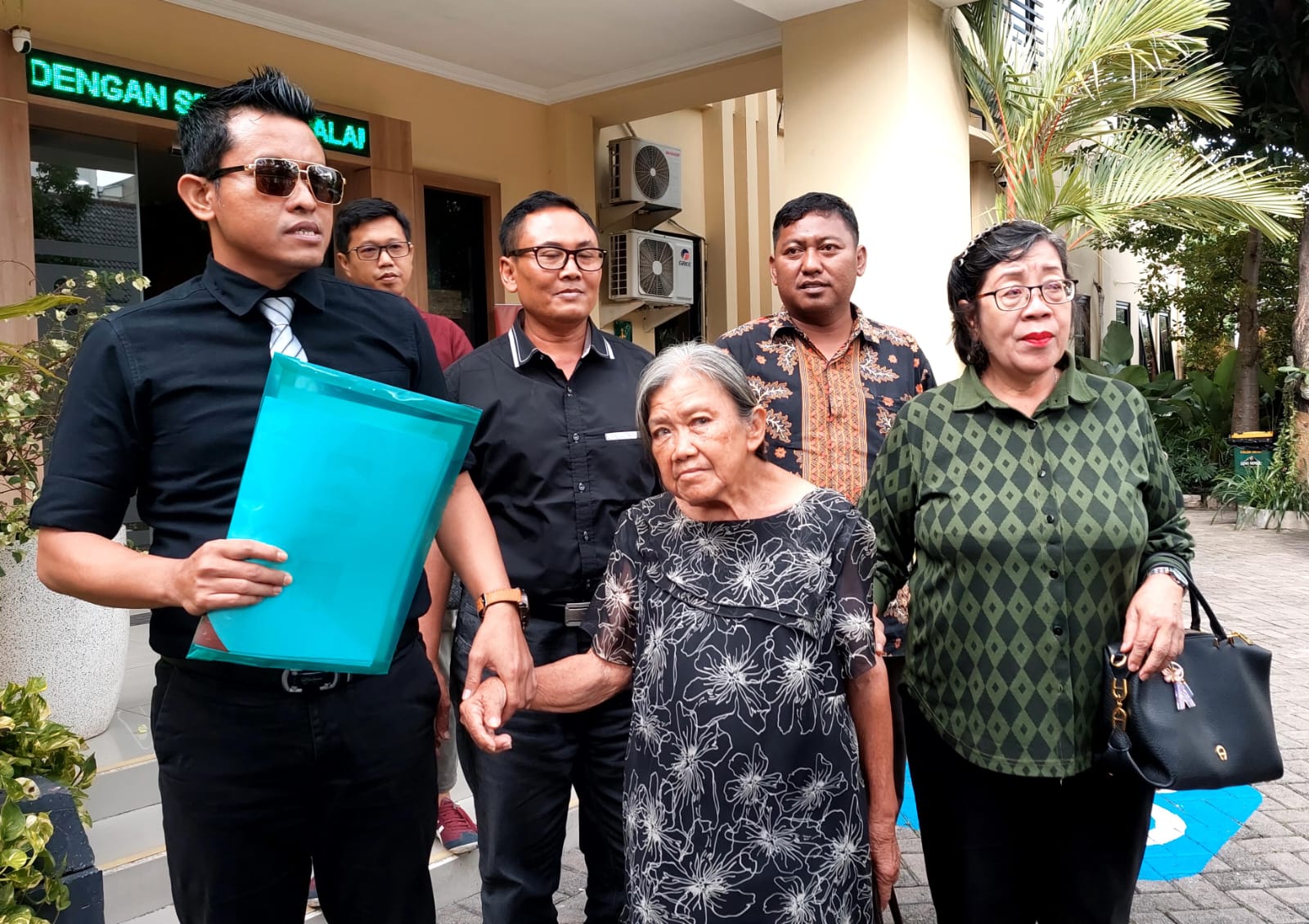 Buntut Rumahnya Hancur, Nenek Elina Akui Kehilangan Berbagai Surat Penting