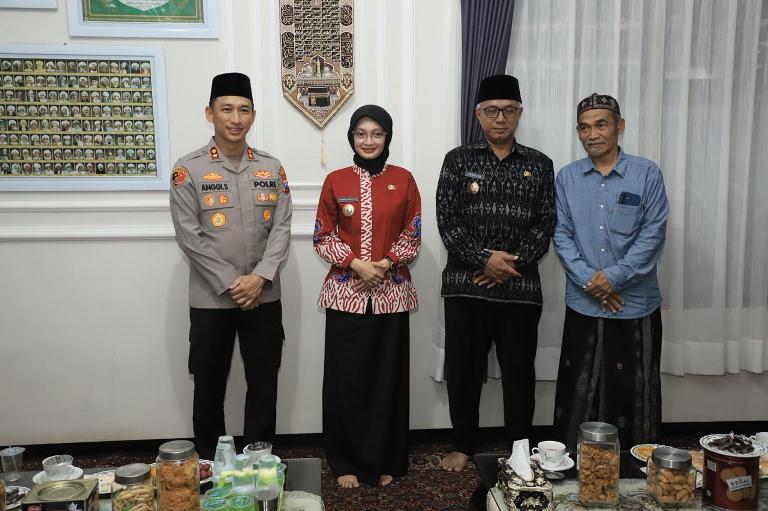 Kapolres Kediri Kota dan Wali Kota Silaturahmi ke Ponpes Lirboyo
