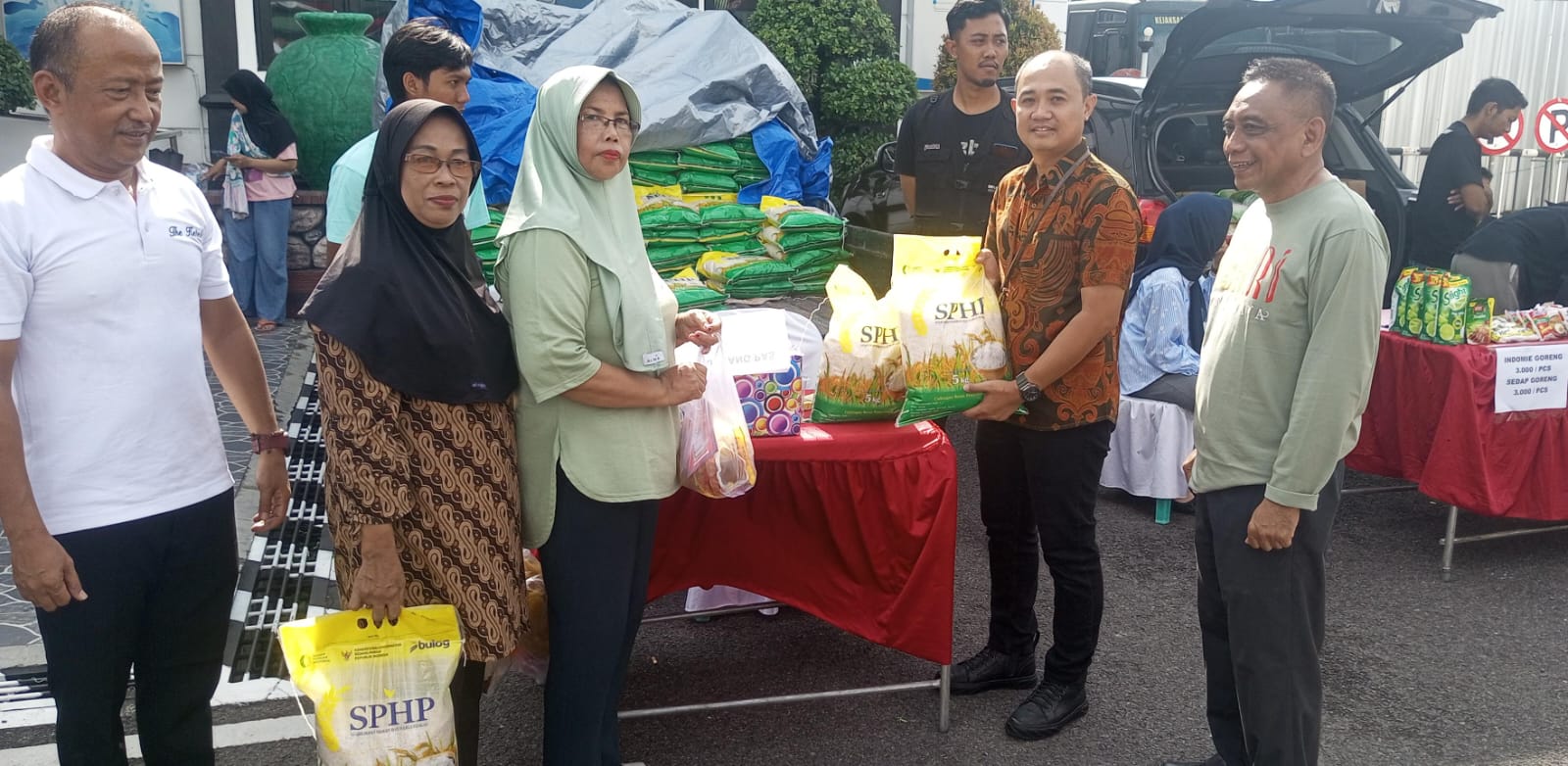 Gerakan Pangan Murah Kejari Kabupaten Kediri Diserbu Warga