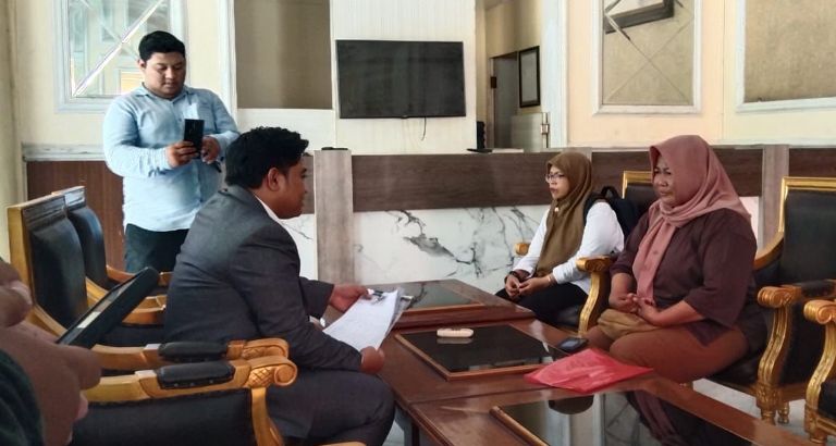 Rumah Tak Tersentuh Program Renovasi Pemerintah, Pedagang Nasi Wadul Ketua DPRD Gresik