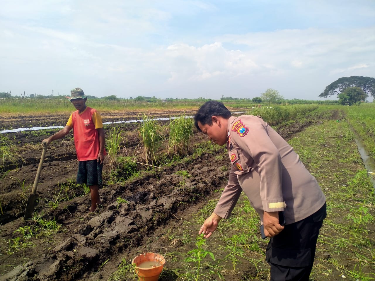 Kanit Binmas Polsek Prambon Tinjau Lahan P2B Jatikalang