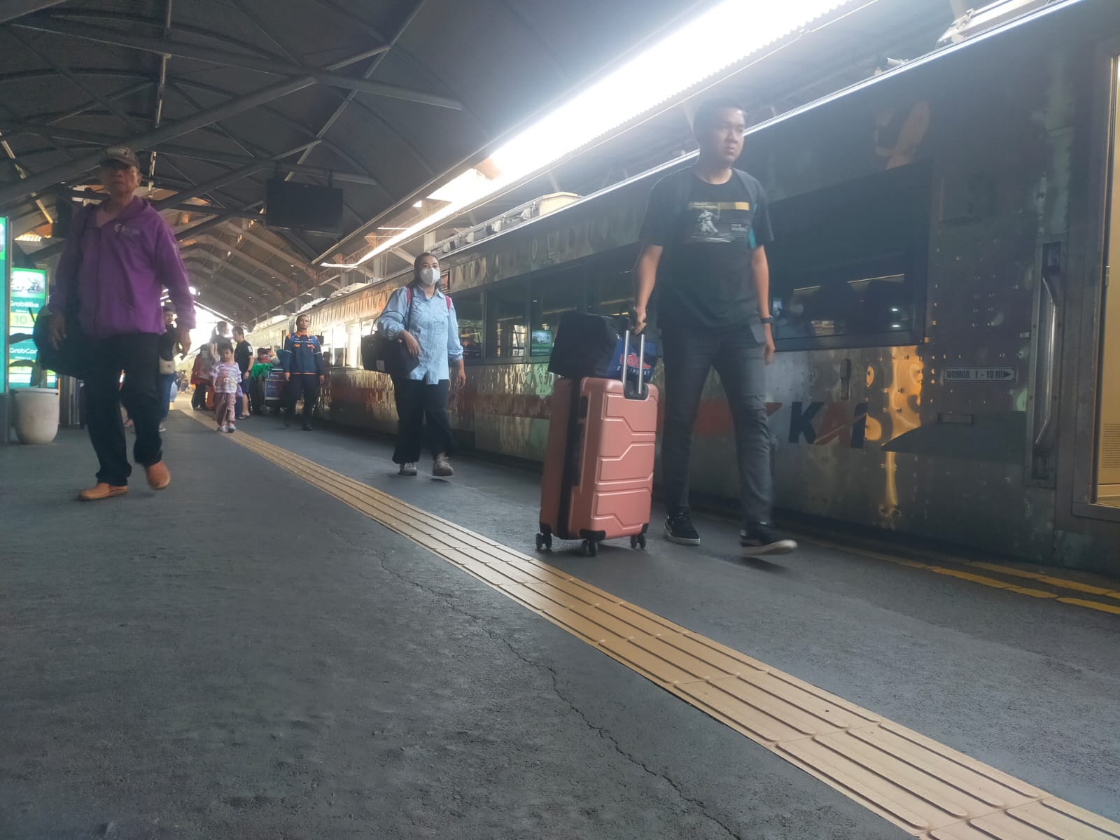 Libur Panjang Waisak, KAI Daop 8 Surabaya Operasikan 6 KA Tambahan