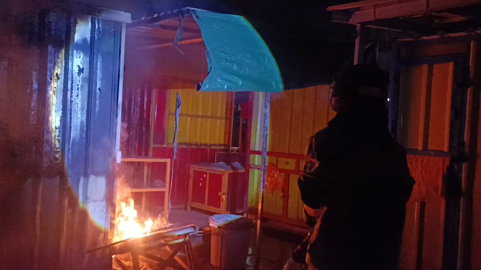 Kebakaran Hanguskan Kios Kontainer di Cerme Gresik, Diwarnai Ledakan Elpiji