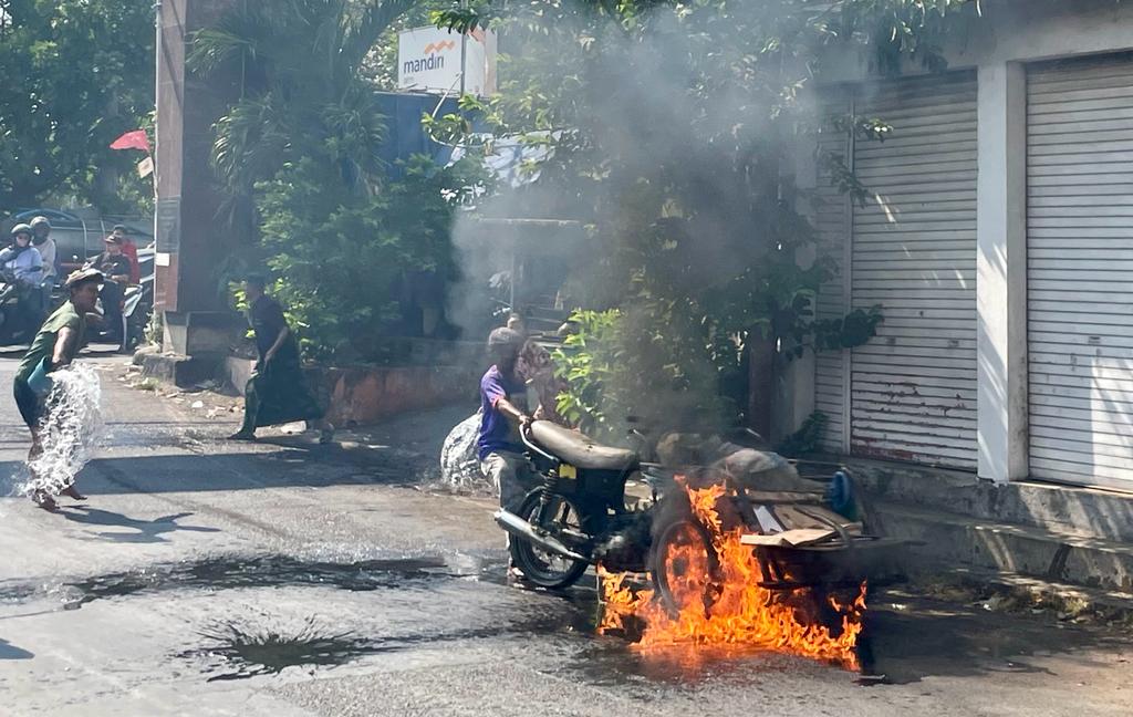 Isi Bensin, Bentor Terbakar