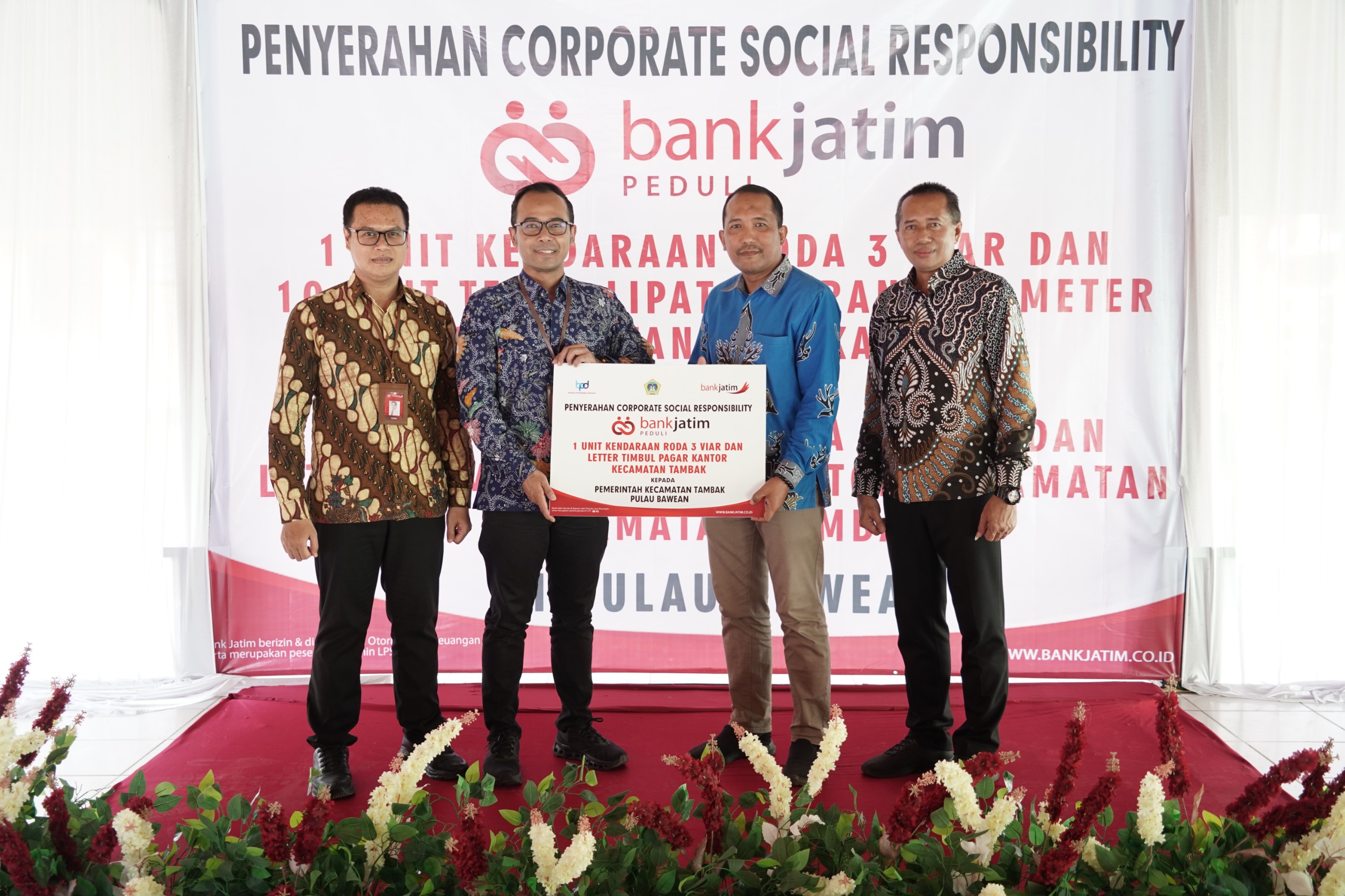 Tingkatkan Ekonomi Masyarakat, Bank Jatim Salurkan CSR ke Pulau Bawean