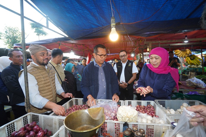 Gubernur Jatim Sidak Pasar Induk Among Tani Kota Batu, Harga Bahan Pokok Mulai Turun