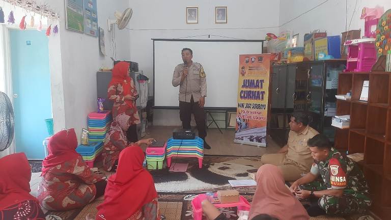Polsek Sawahan Gelar Jumat Curhat di Kupang Krajan Surabaya, Warga Diminta Lebih Waspada