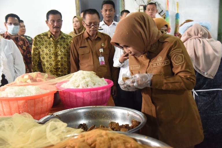 Wabup Sidoarjo Cek Dapur SPPG, Ingatkan Pengawasan Ketat