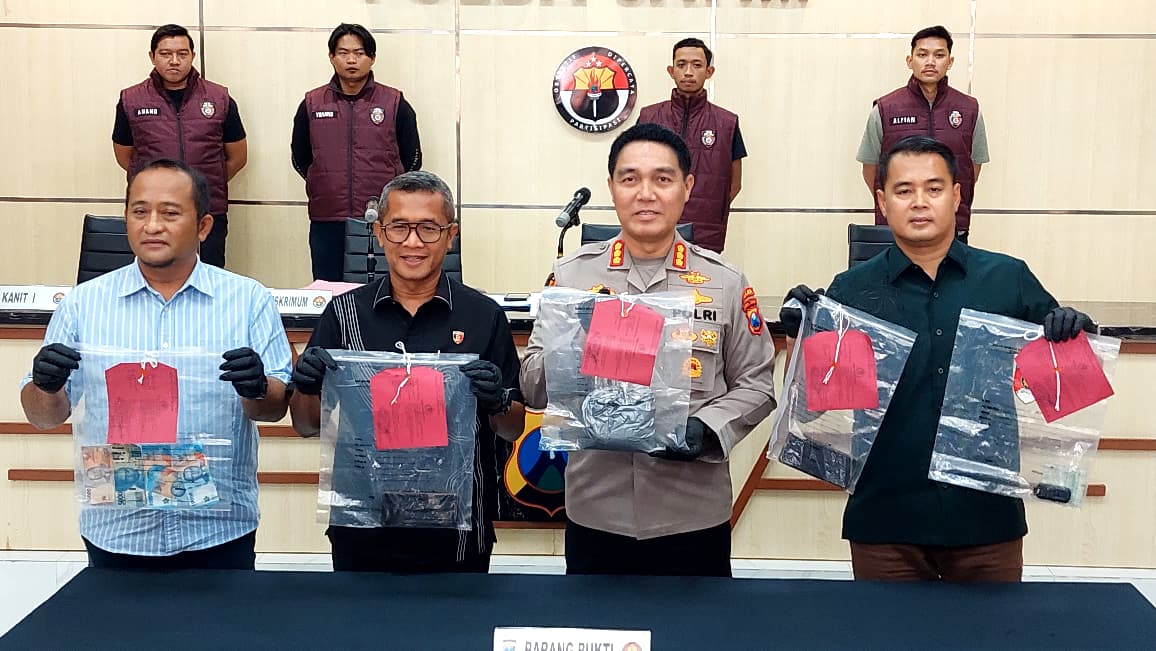 Pasarkan Bubuk Mesiu Lewat Grup WhatsApp Huru Hara, Dua Pemuda Sidoarjo Diringkus Polda Jatim