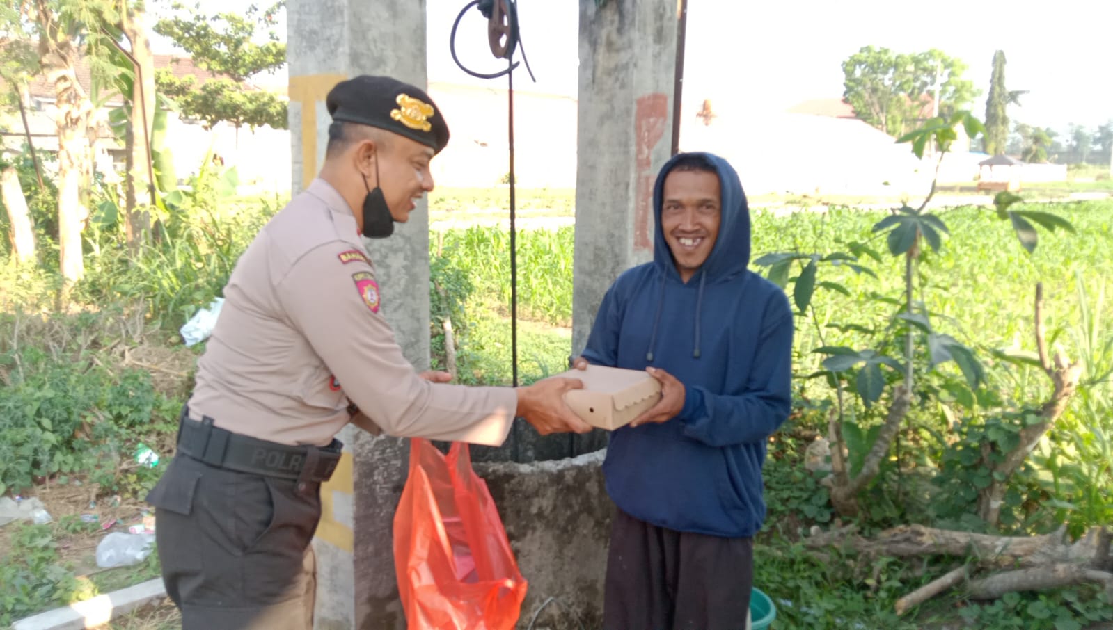 Satsamapta Polres Blitar Hadir untuk Masyarakat dengan Jumat Berkah Berbagi