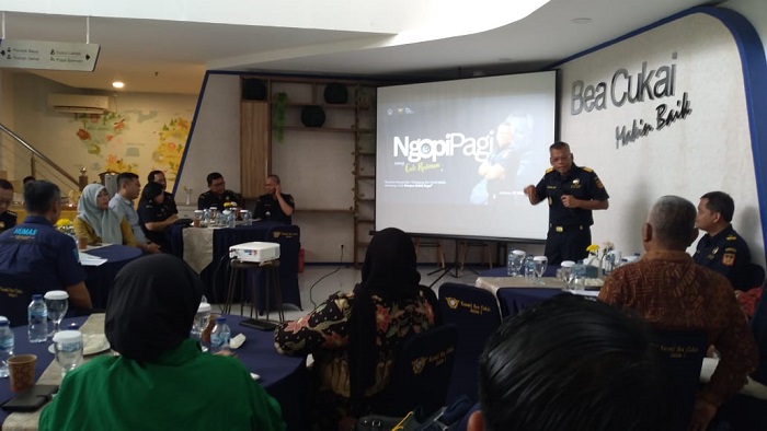 Bea Cukai Sidoarjo Edukasi Pedagang Kecil soal Risiko Jual Rokok Ilegal