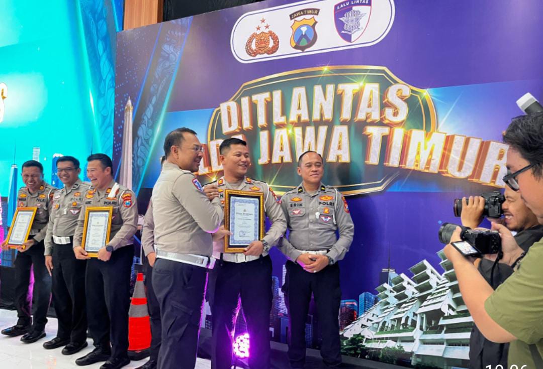 Satlantas Polres Bojonegoro Raih Juara 1  Ambulance Road Safety dan 2 Kawasan Tertib Lalu Lintas 