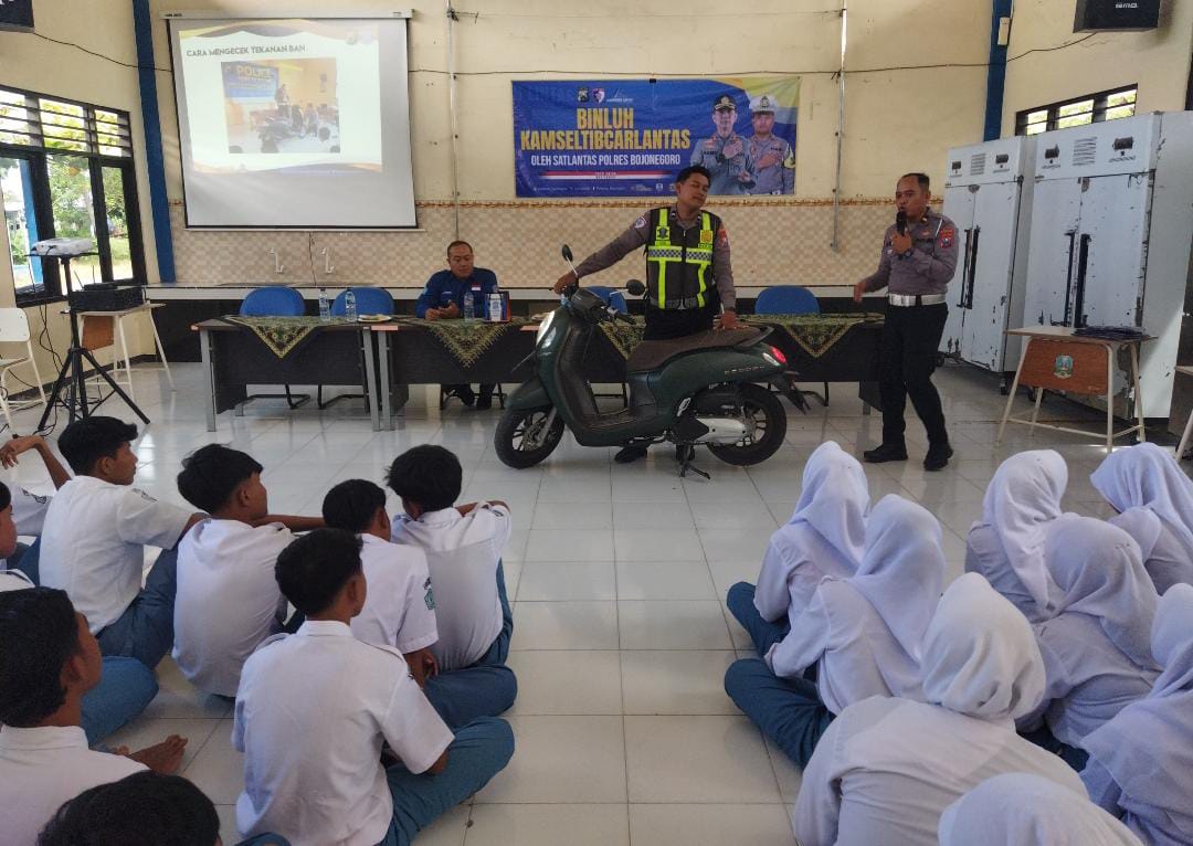 Satlantas Polres Bojonegoro Goes To School Beri Imbauan Keselamatan Berlalulintas di SMKN 5
