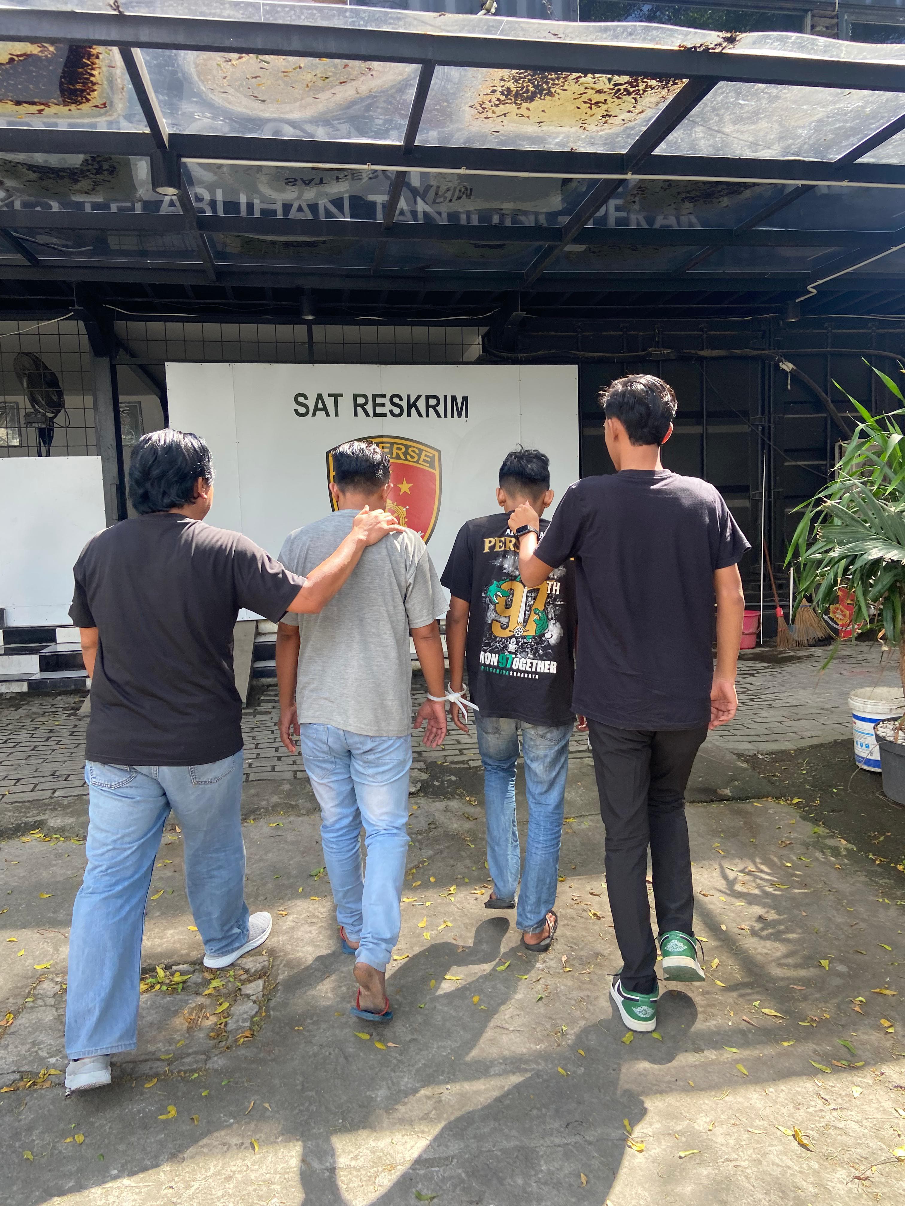 Dua Terduga Admin Komunitas Penyuka Sesama Jenis Diciduk Polisi