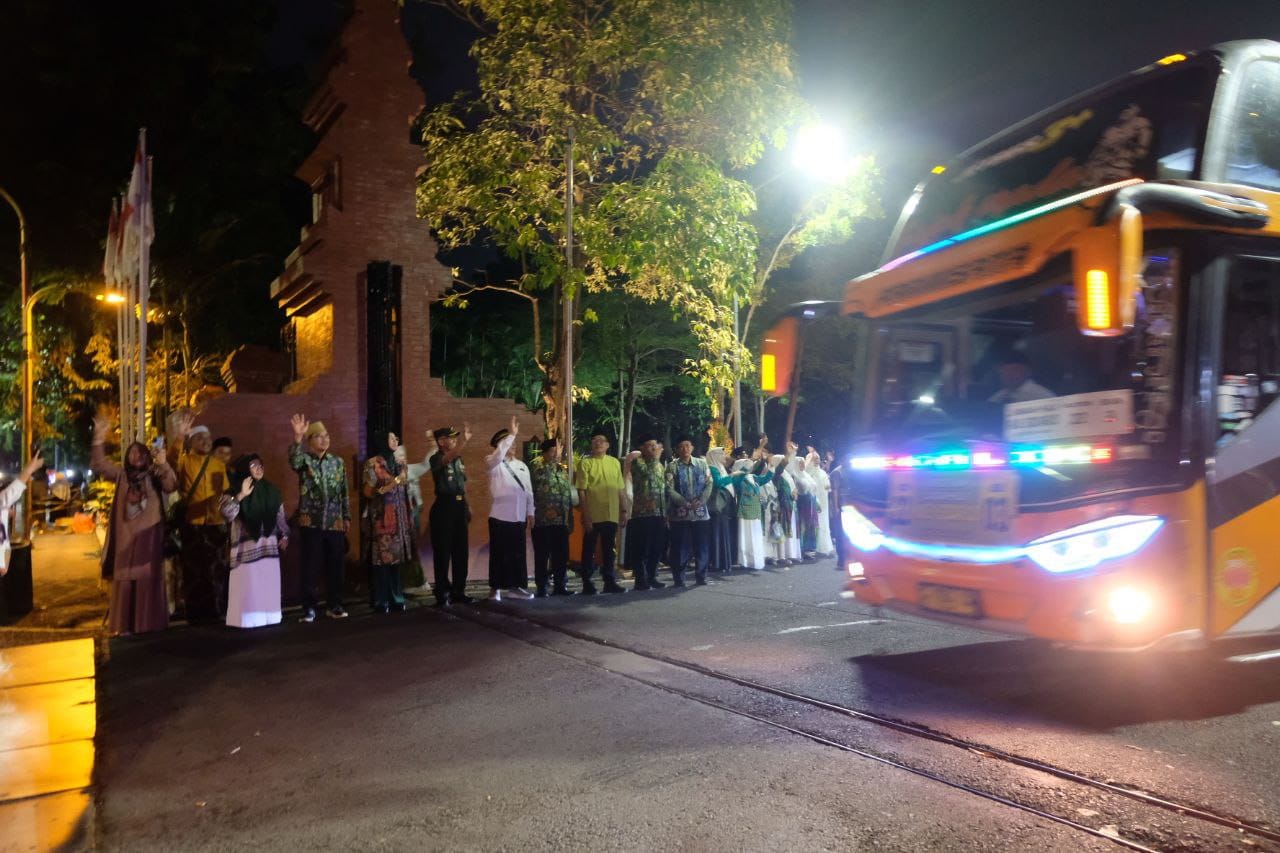 Delapan Bus Jemaah Haji Sidoarjo Dilepas Sekda