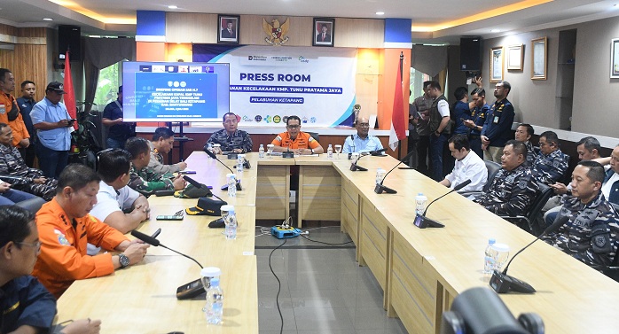 Fokus Temukan Lokasi Bangkai Kapal, Pencarian KMP Tunu Pratama Jaya Masih Berlanjut