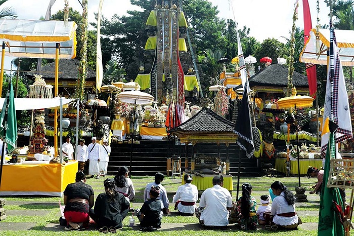 Ritual Puja Wali Krama di Kaki Semeru Teguhkan Harmoni Nusantara