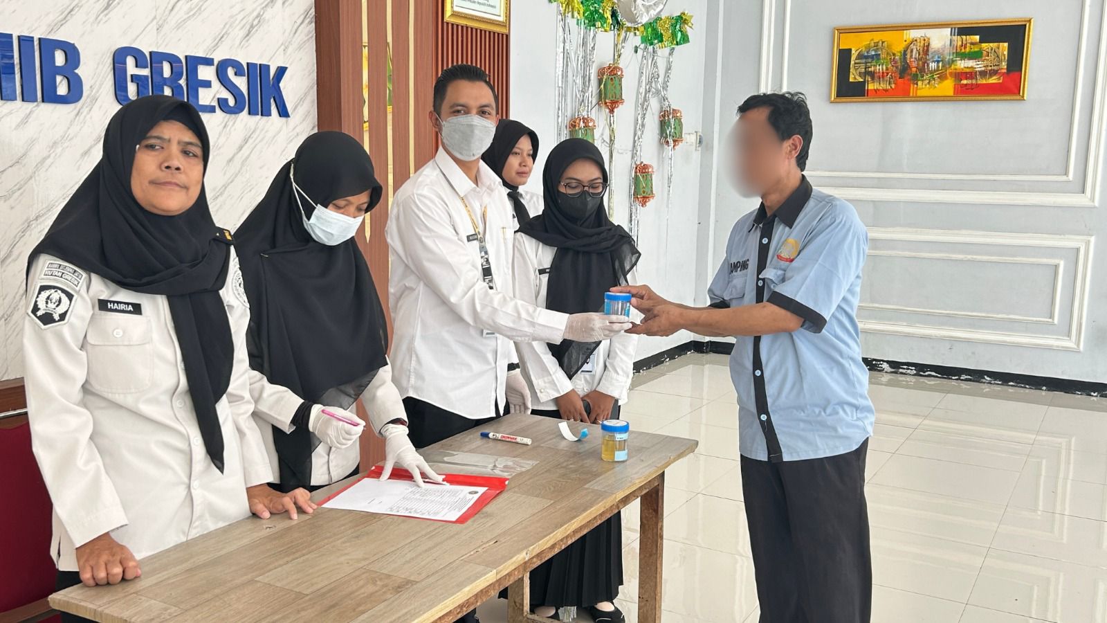 Gelar Tes Urine Sejumlah Warga Binaan, Rutan Gresik Pastikan Lingkungan Pemasyarakatan Bebas Halinar