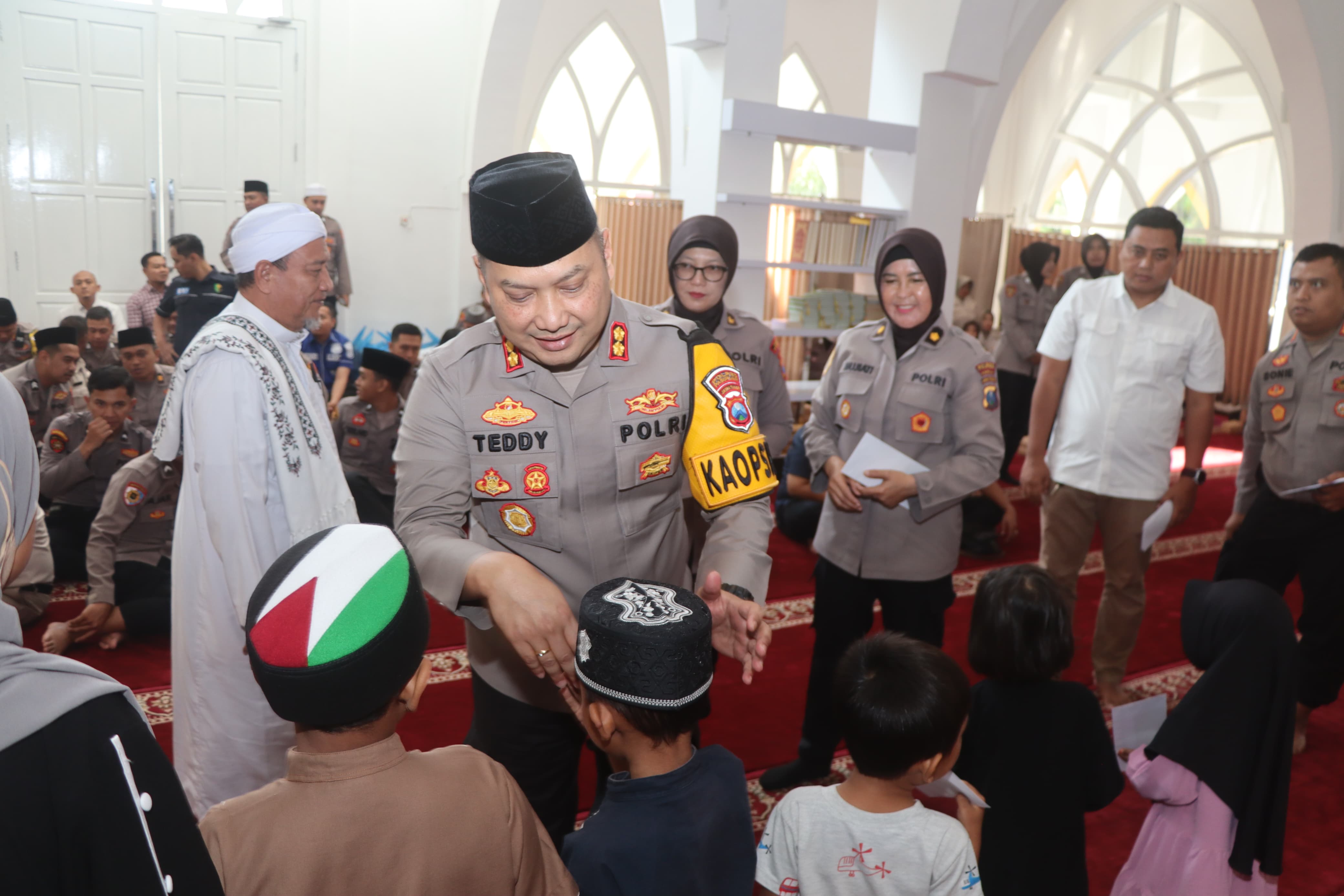 Kapolres Pasuruan Gelar Binrohtal dan Santunan Anak Yatim