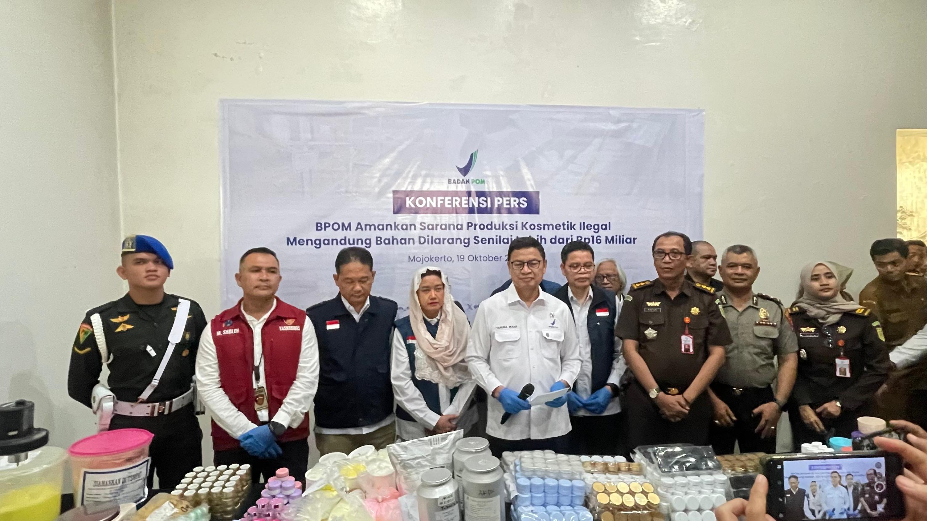 BPOM Bongkar Pabrik Kosmetik Ilegal di Mojokerto, Nilai Barang Bukti Tembus Rp16 Miliar