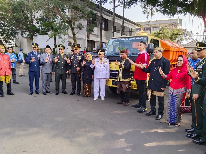 Bupati Malang Apresiasi CSR PT Bagong: Truck Amrol Bantuan untuk Wujudkan Malang Bersih