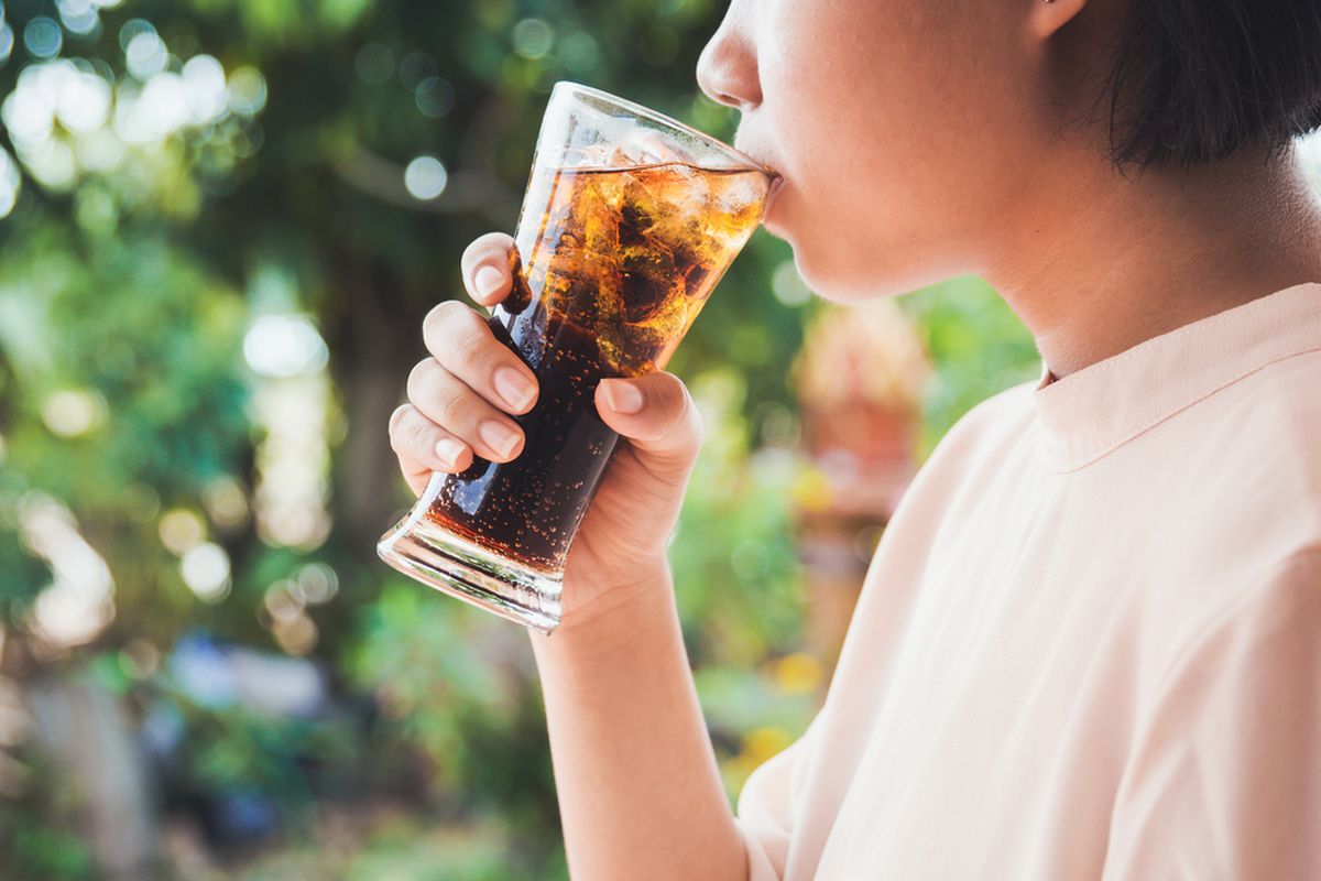 Waspadai! Inilah 6 Gangguan Kesehatan Bagi Anda yang Gemar Minum Soda