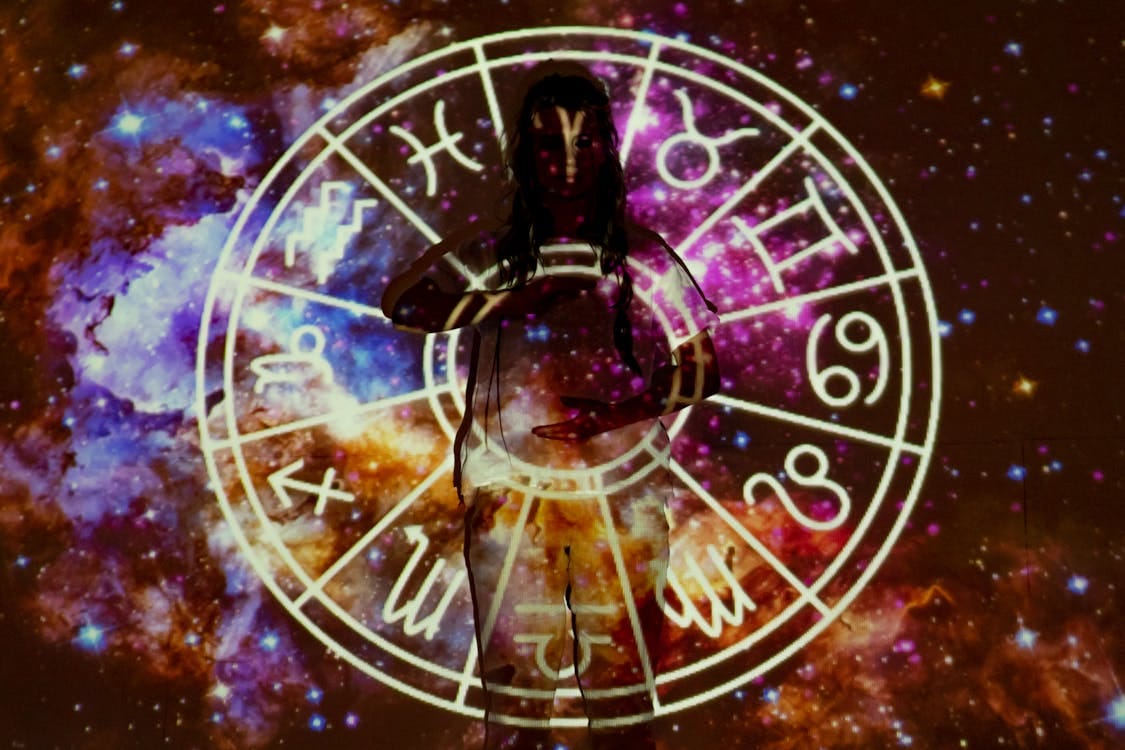 Ramalan Zodiak Kamis 21 Mei 2026, Dilema Antara Pengen Clingy vs Bebas
