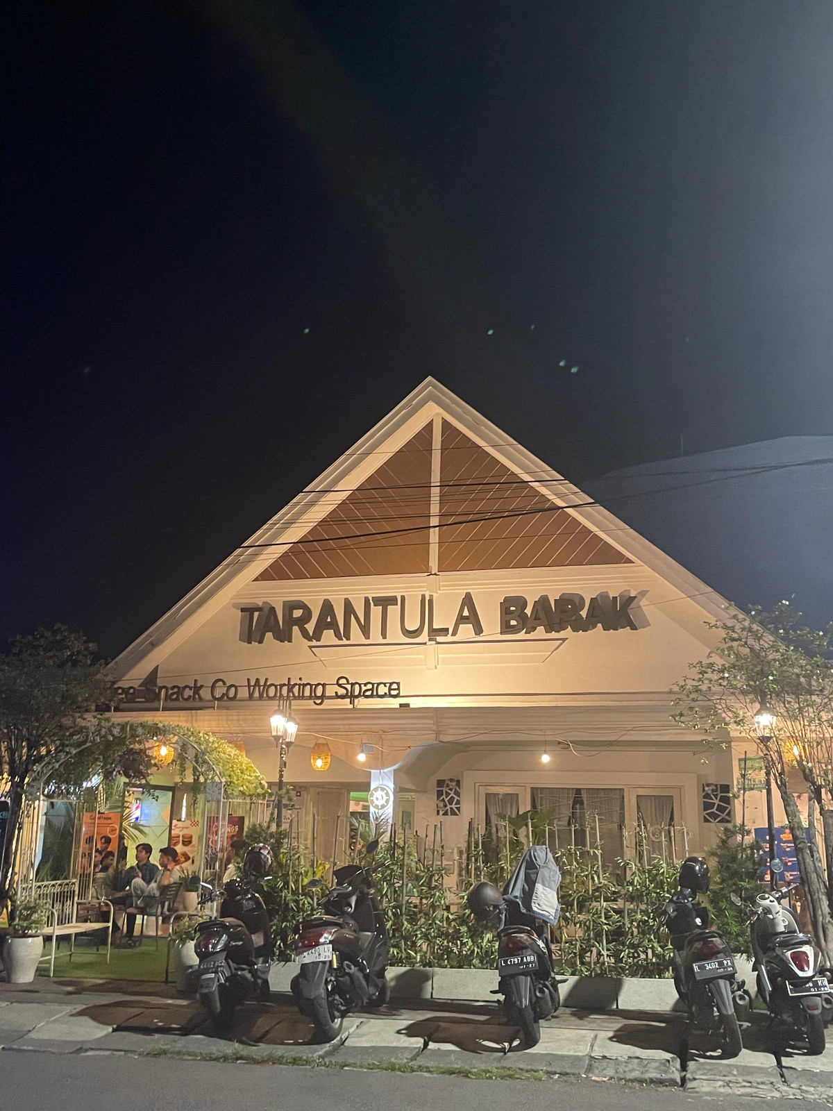 Temukan Kopi Spesial dan Suasana Nyaman di Tarantula Barak Coffee & Space Surabaya